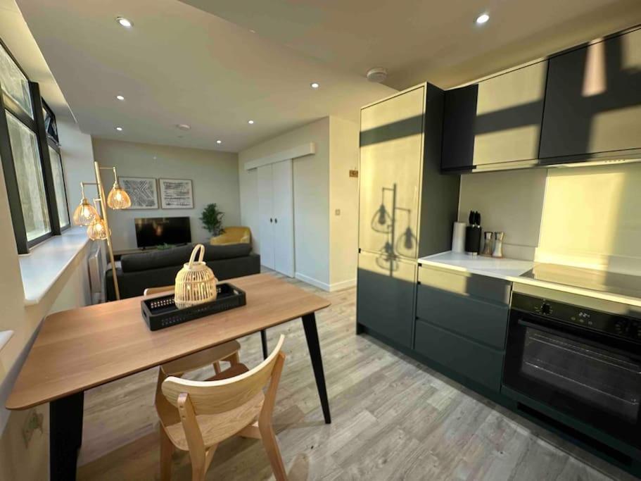 Ferienwohnung 1 Bed Flat With View Of Old Trafford Manchester Exterior foto